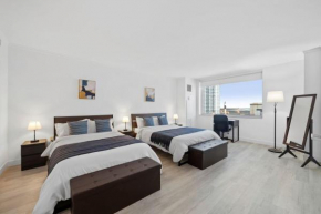 CozySuites Showboat 1BR 2BA OceanFront Villa